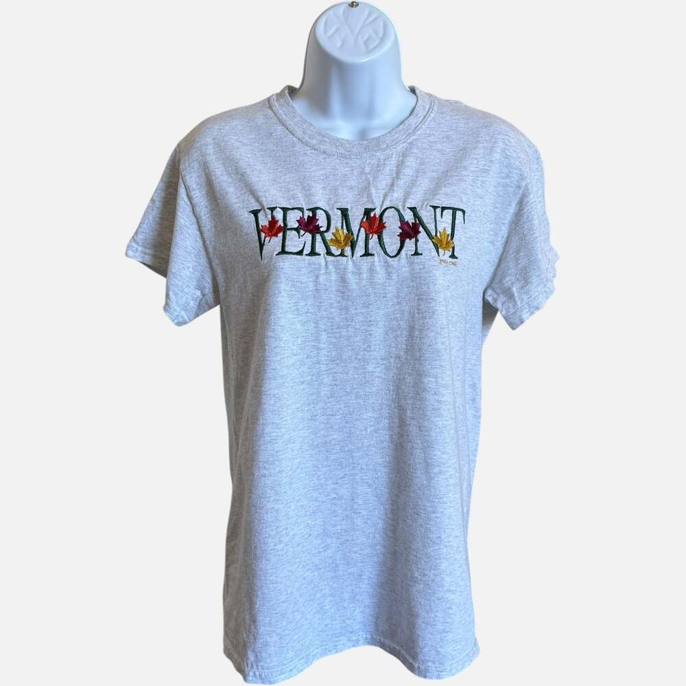 Gildan S Vermont Embroidered Maple Leaf Graphic Tee Gray Regular